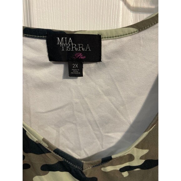 Mia Terra Short Sleeve Camouflage Shirt Size 2X - Picture 2 of 4